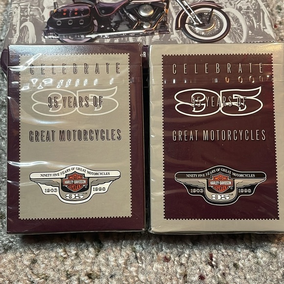 Harley Davidson Motor Cycle 95th Anniversary Limited Edition Playing Cards & Tin - Picture 2 of 5